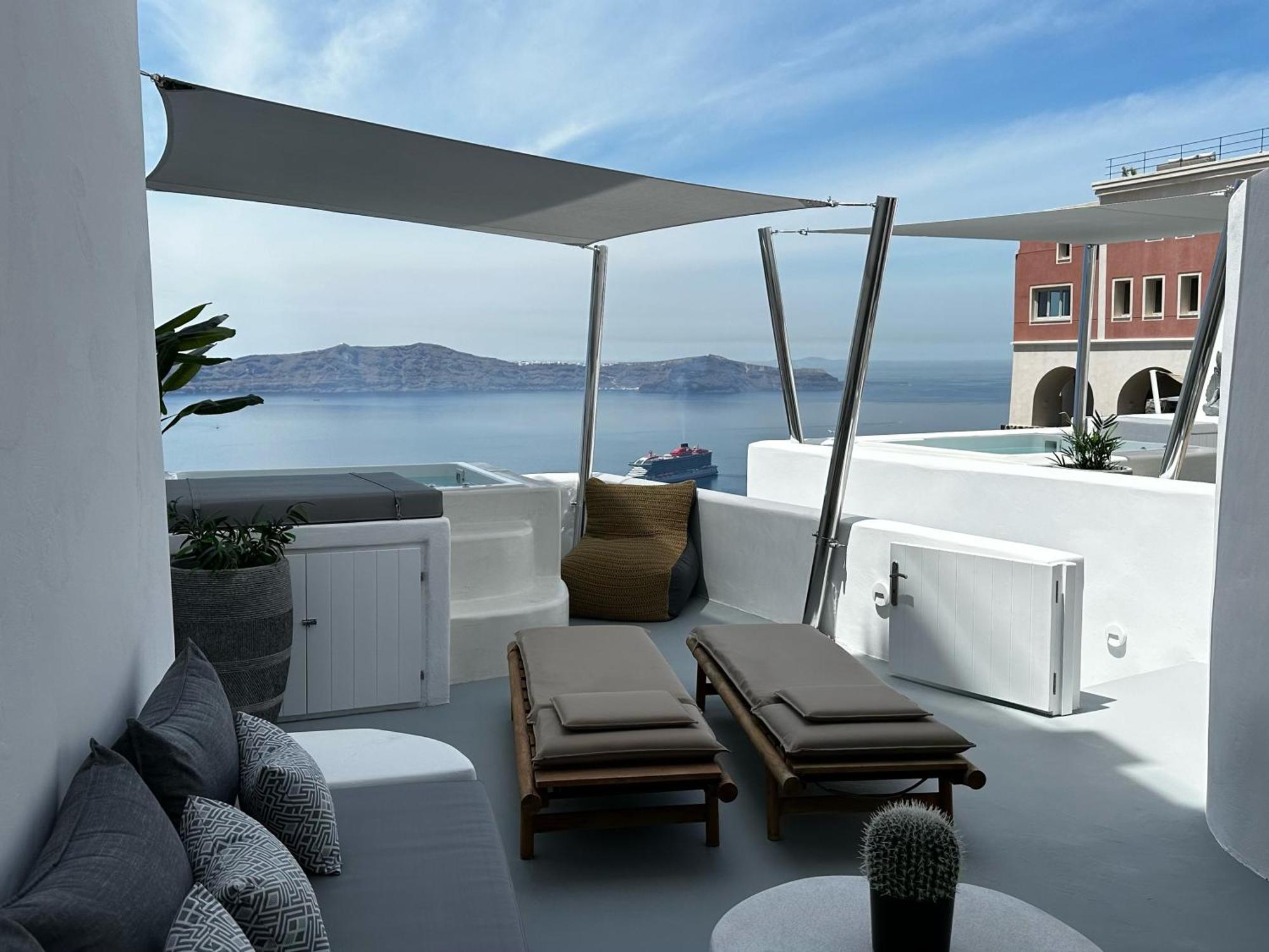 Dagaz * Fira (Santorini)