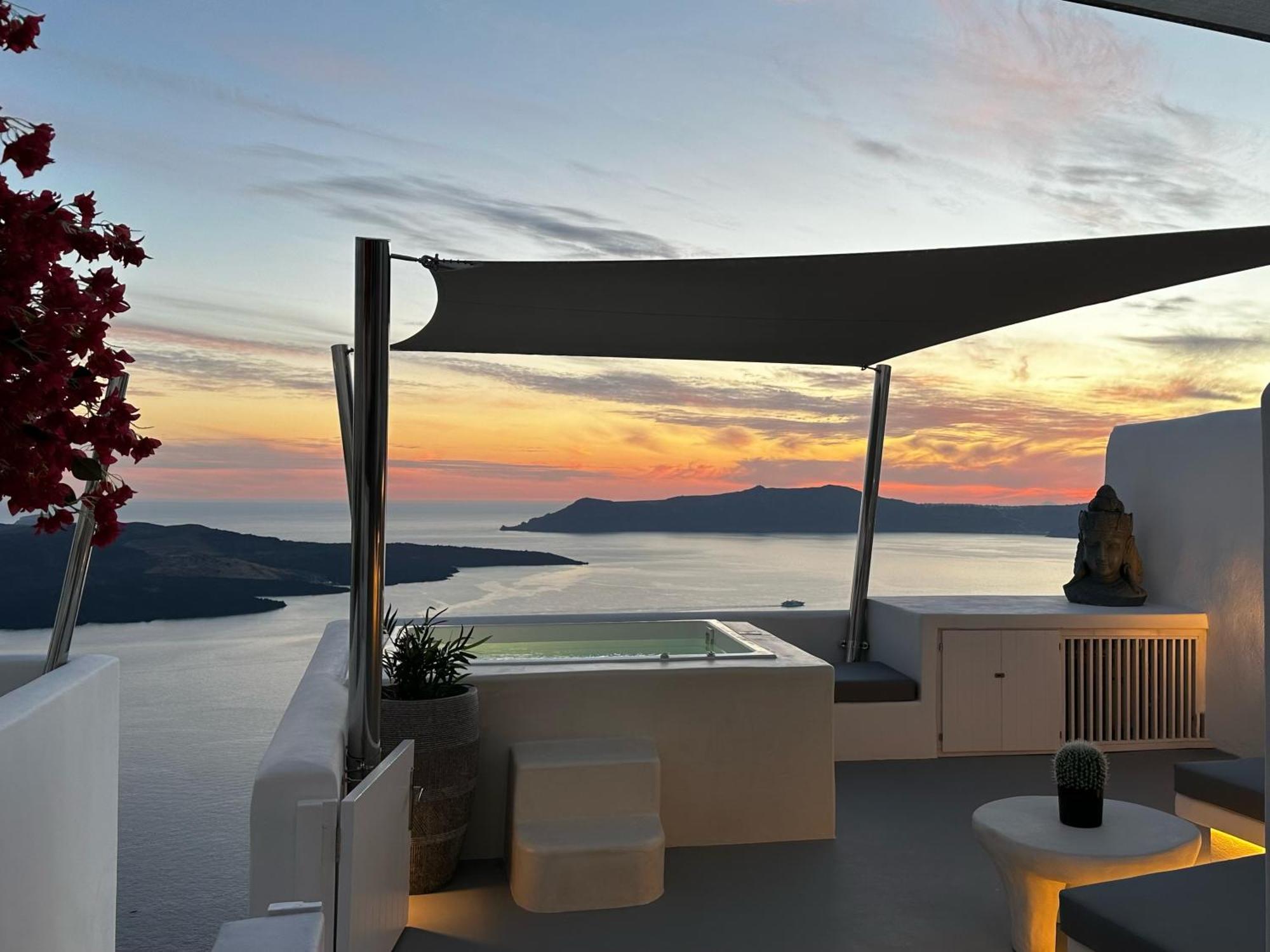 Dagaz Fira (Santorini)